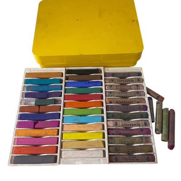 Rembrandt 15 Soft Pastels 24 Hard Pastels Yellow Metal Storage Box Artist Lot - Picture 1 of 3